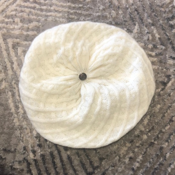 NWOT - Round knit hat - Picture 3 of 4